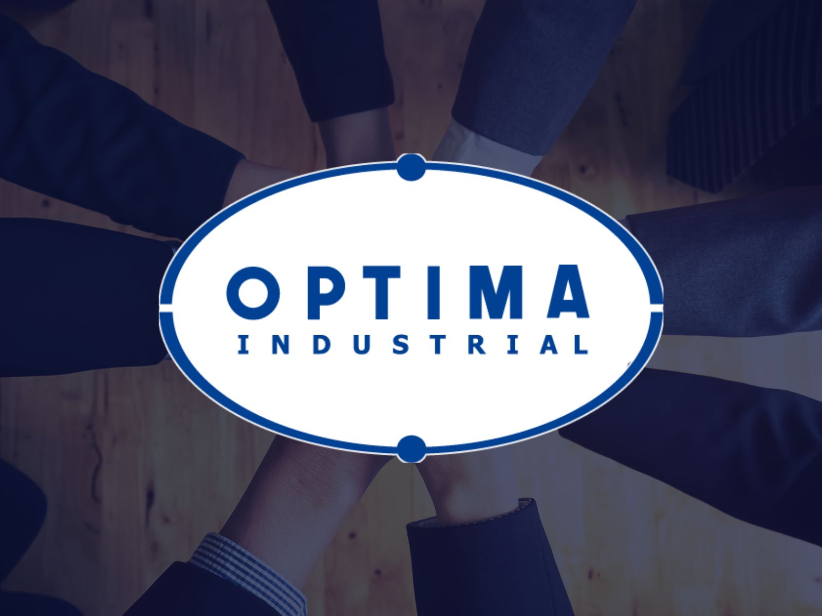 Equipo de Óptima Industrial trabajando en planta